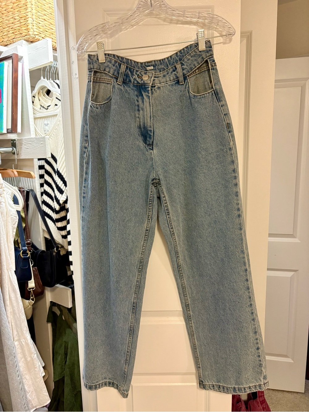 Relaxed Boyfriend Jeans in Light Blue Denim